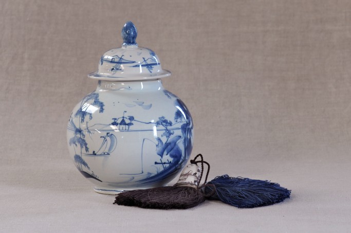 Small jar in Blue, Fob with tassel in Manganese and Blue