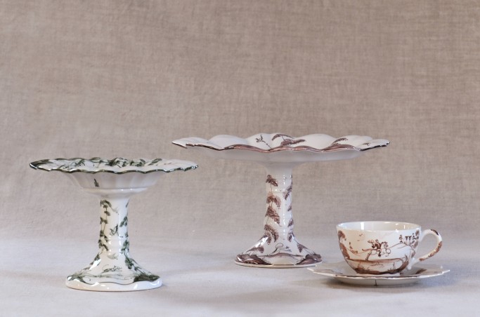 Teacakestand in Meadow Green, Cakestand in Manganese, Teacup and Saucer in Sepia